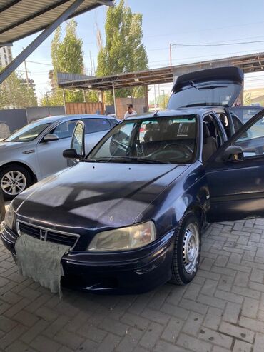 дом на колесах авто: Темно-синий седан Honda Civic с четырьмя дверями, и вместительным