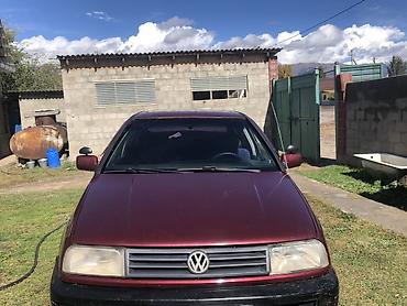 Volkswagen Vento: 1992 г., 1.8 л, Механика, Бензин, Седан