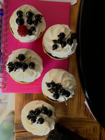 Выпечка, хлебобулочные изделия: Ароматные домашние булочки, приготовленные из мягкого теста, с нежной — 4