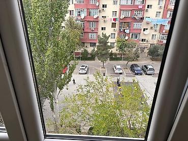 квартира студия баку: Satılır 3 otaqlı köhnə tikili 80 m², Xalqlar Dostluğu m. Bina daşdır — 5