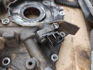 Двигатели, моторы и ГБЦ: Двигатель внутреннего сгорания(6v цилиндровый, бензиновый) — 5