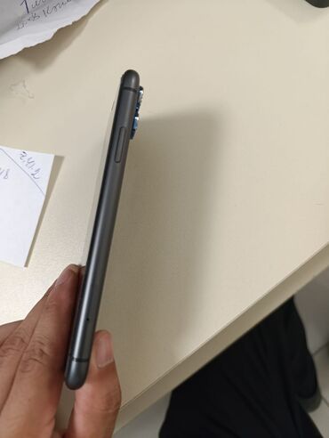 Apple iPhone: IPhone 11, 128 GB, Qara, Barmaq izi, Simsiz şarj, Face ID