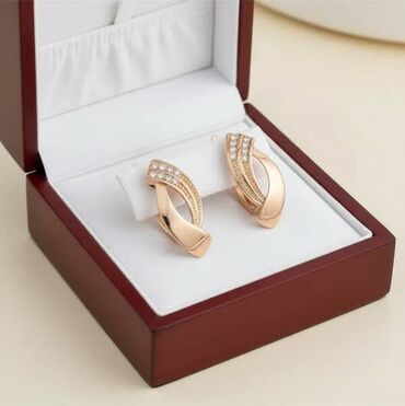 Minđuše: 💫 minđuše – set od dva para - Dizajn: - Par 1: Elegantne minđuše sa — 26