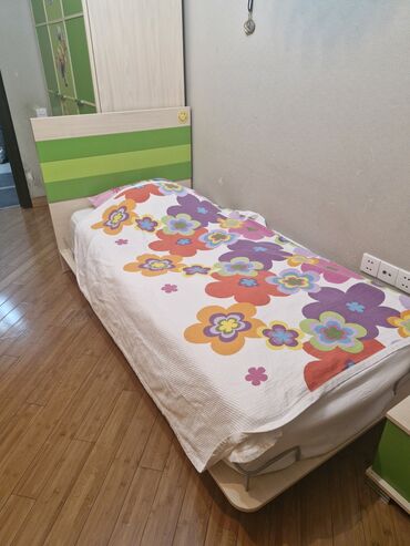 Kimya: Oğlan və qız üçün, Çarpayı, Bazasız, Matras ilə, Siyirməsiz