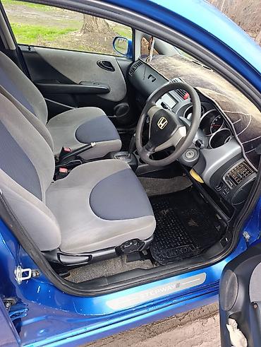 Honda: Honda Fit: 2004 г., 1.3 л, Вариатор, Хэтчбэк — 15