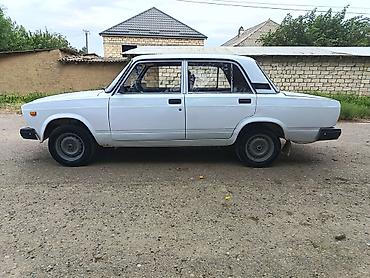 2107 faralar: VAZ 2107 sedan – klassik dizaynlı, ağ rəngdə. Texniki xüsusiyyətlər — 3