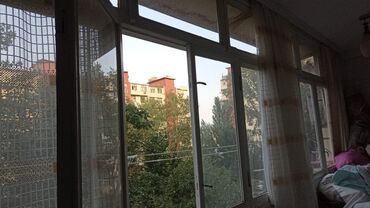 Barmaqlıqlar: Pəncərə. Pulsuz verilir. Ünvan: Yeni Yasamal, Dadaş Bünyadzadə 4A
