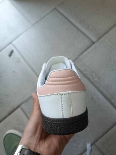 Patike: Adidas Samba patike

Novo
Brojevi 36 do 46

fb Moja Kupovina 1 — 2