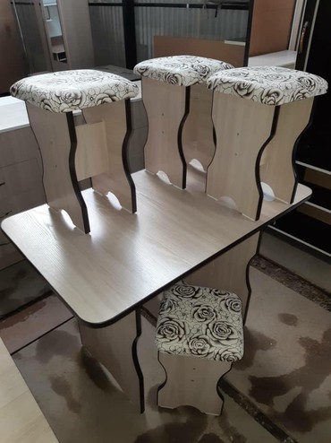 �������� �� 4 ���������� ������ ���������� в Кыргызстан | Комплекты столов и стульев: Новый кухонный стол 4 табуретки