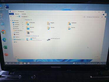 Toshiba: Toshiba, 15.6 ", Intel Core i3, 256 GB — 16