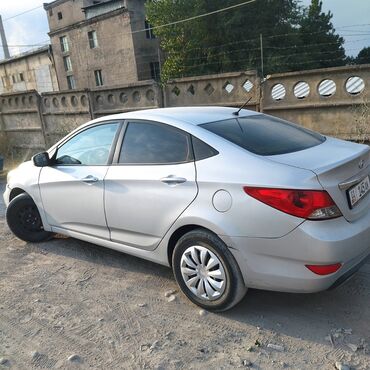 Hyundai: Hyundai Solaris: 2011 г., 1.6 л, Механика, Бензин, Седан