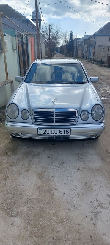 mersedes vita: Mercedes-Benz E 220: 2.2 l | 1998 il Sedan