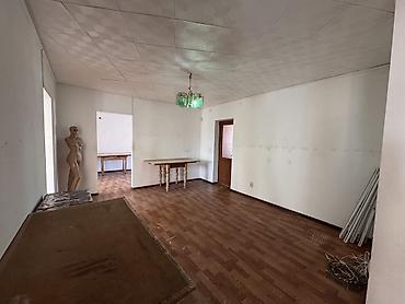 Продажа коттеджей и домов: Продается капитальный двух этажный дом В городе Кара-Балта на улице — 9