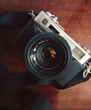 foto studiya: Yashica 35 GSN film fotokameranı satıram. Üzərində lent, fotokamera