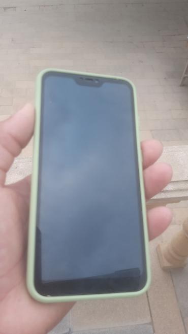 Məhsul: Smartfon - Ekran: tam ekran dizayn, yuxarı hissədə kiçik