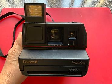 kingdom come: Polaroid 600 İmpulse- fotokamerası. İstehsalçı ölkə: United Kingdom. 1 — 3