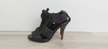 Women's Footwear: Σανδάλια Burberry. Αυθεντικός. Άριστη κατάσταση, φορεμένο δύο φορές