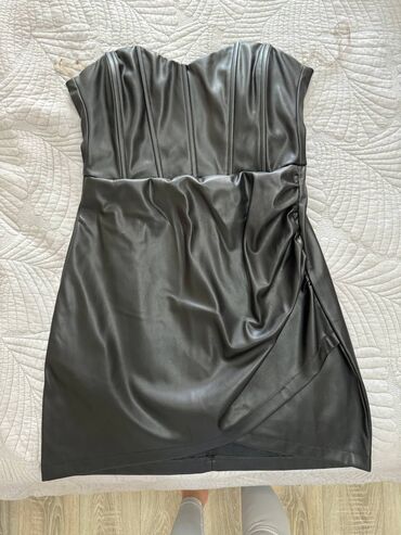 вечерние платья черное: Вечернее платье, Короткая модель, Без рукавов, M (EU 38)