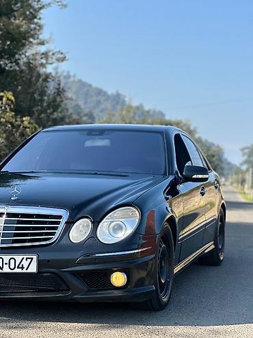 hyundai i30 oluxanası: Mercedes-Benz E 320: 3.2 l | 2004 il Sedan — 3