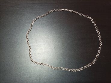 conto bene zenske farmerke: Na prodaju srebrni lančić u extra stanju. Plaćen 4000 din