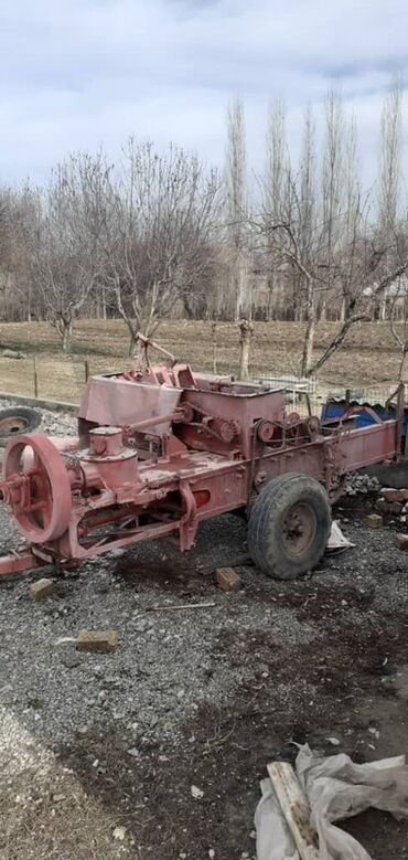 Тракторы YTO (ЮТО): Модель: 904, Б/у, 2006 г., С пресс-подборщиком — 5