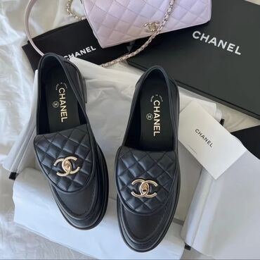 обувь 46 размер: Женские лоферы CHANEL - Материалы: гладкая кожа верха; мягкая стеганая