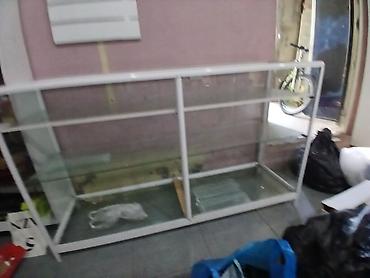 купить полки на стену: Şüşə vitrin 30 çanata 1.50 uzunu — 1