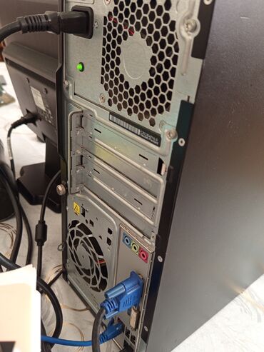 Operativ yaddaş (RAM): HP masaüstü kompüter komplekti Komplekt: - HP Pro sistem bloku (Intel — 4