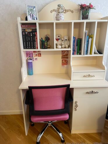 Çarpayılar: Yazı masası satılır,oturacağı ilə birlikdə 180₼. Yaxşı