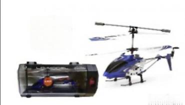 zeleni deda mraz: Metalni helihoptera na daljisnki plavi. metalni helihoptera na — 1