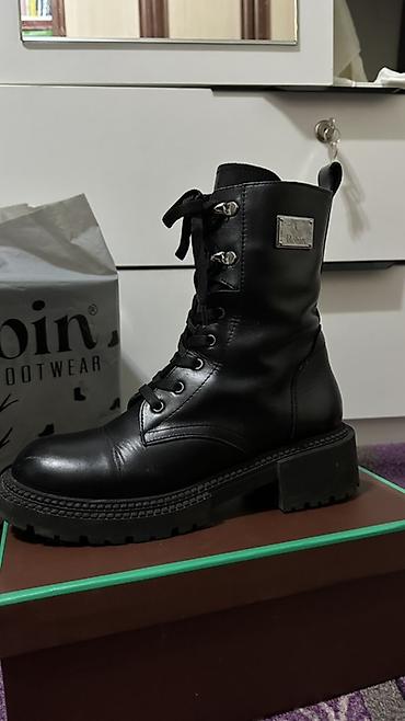 Ботинки и ботильоны: Черные женские ботинки в стиле combat/берцы. Характеристики: - — 4