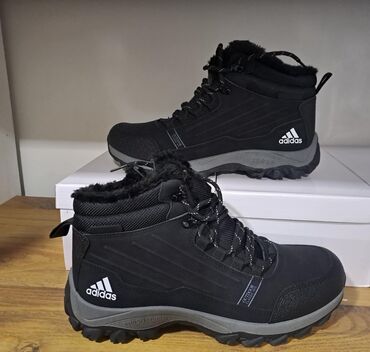 new yorker srbija majice: Boots, Adidas, size - 46