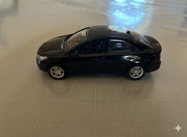 Avtomobil modelləri: Metall oyuncaq avtomobil modeli - Korpus: tam metal (die-cast) — 19