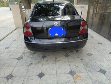 oturacaq vito: Barter Var Dörd qapılı, qara rəngli Volkswagen Passat sedan