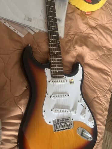 электро велосипеды: Elektrik gitara – Strat tipli korpus dizaynı, sunburst rəng keçidi. -