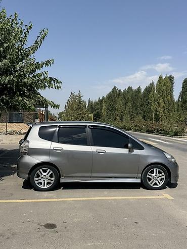 sprinter 4 4: Honda Fit: 2004 г., 1.3 л, Вариатор, Бензин, Хэтчбэк — 8