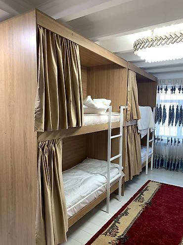 Аренда отелей и хостелов: Хостел: места в капсульных и общих комнатах - Спальные места в — 4