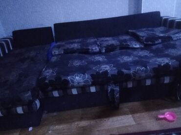 мебель диван угловой: Угловой диван, цвет - Черный, Б/у