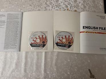 blu ray disk: English File (Third Edition) – Elementary səviyyəsi dəsti Tərkib: - — 2