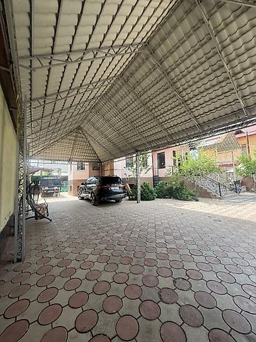 Продажа коттеджей и домов: 🏡 Продаётся: 2-этажный особняк с подвалом — 400 м² 📍 Локация: Бишкек — 24
