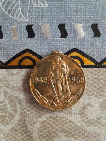 Digər əntiq əşyalar: Sovet dövrünə aid medallar və nişanlar dəsti. Dəstdə olanlar: - 2 — 6