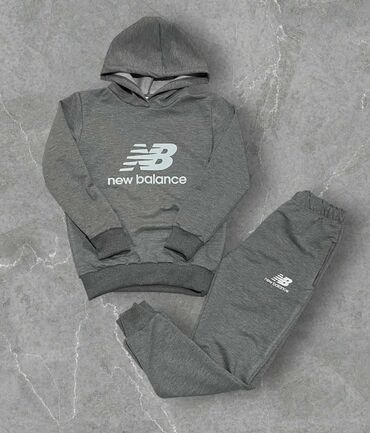 Komplet trenerke: 👇🏻👇🏻TRODELNI SETOVI👇🏻👇🏻 💰💰2750 din ili dva 4500din💰💰 Set sadrzi — 9