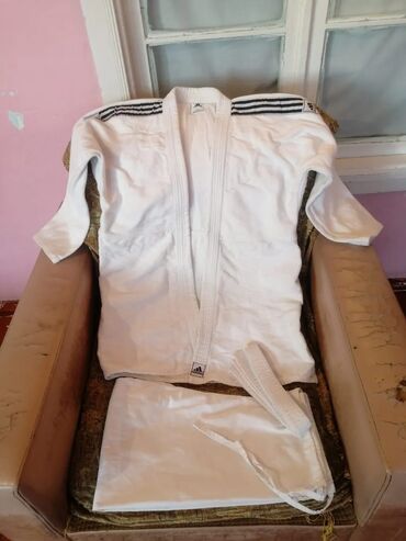 İdman formaları: Məhsul: Judo/ciyudo üçün komplekt formalar Təsvir: - Brend: Adidas — 15