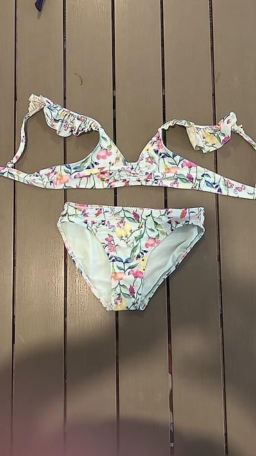 korpə geyimi: 8-9-10 yash. 1 defe geyinilibdi. HM ve Calzedonia. heresi 10 azn — 2