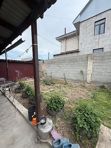 Продажа коттеджей и домов: 🔸 Продается небольшой дом !!! 🔸 Район : Ак-Ордо 1 🔸 Комнат : 2 🔸 — 9