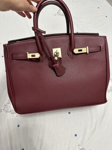 сумочка цвета бордо: Абсолютно новая сумка, люкс цвет бордовый При перевозке край немного