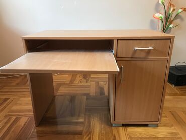 lack stocic: Desks, Rectangle, Plywood, Used