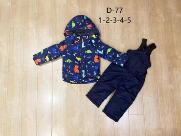 Kompleti: Kompleti, tregerice i jaknice
Cena 4100
Vel. na slikama
V/035 — 10