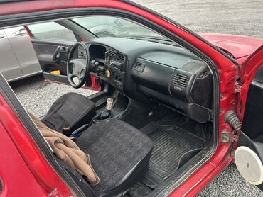 Volkswagen: Volkswagen Golf: 1993 г., 1.8 л, Механика, Хэтчбэк — 3