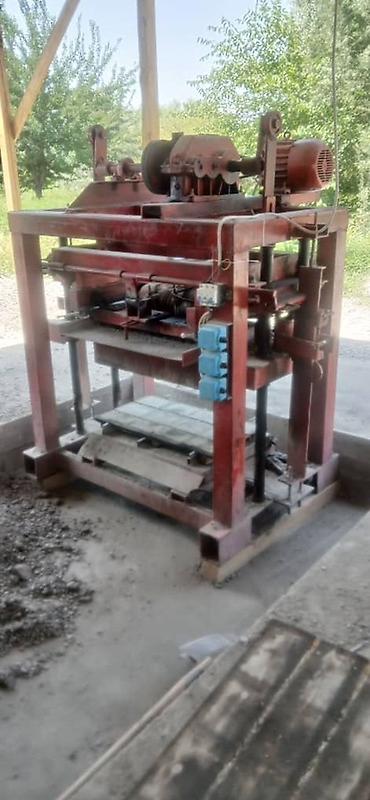 Производство пескоблоков: Аппарат сатылат азыр кундо иштеп жатат 160 штук поддону менен — 1